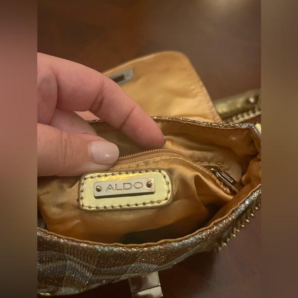 ALDO sparkly purses (2) one gold bag & one silver bag fantastic shape Circa 2009 - Picture 12 of 16